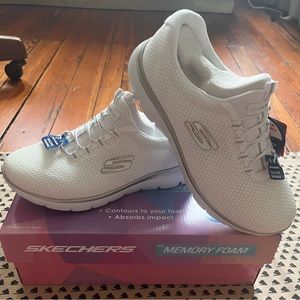 Skechers washable slip on bungee size 8 wide fit